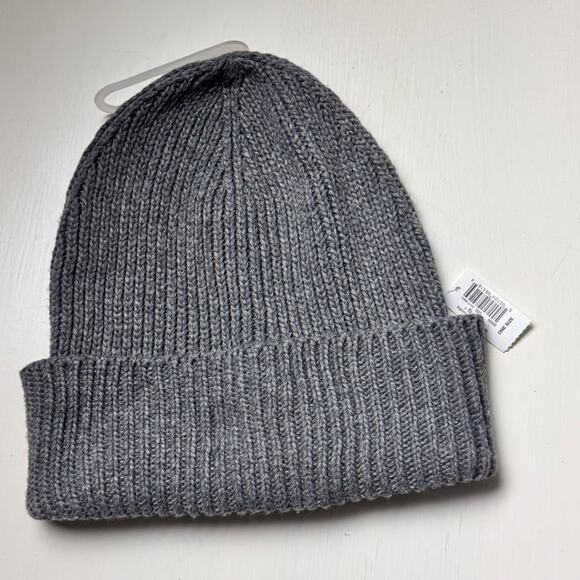 Old Navy Women’s Cold Weather Winter Gray Knit Beanie Sz OS NWT - Picture 2 of 6